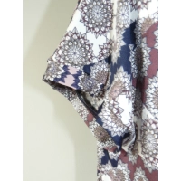 Bluzka lejący dekolt - kolorowa mozaika z perłowym połyskiem